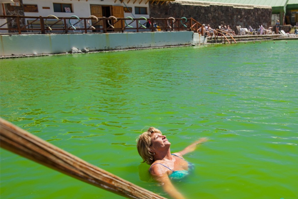 Beneficios de las aguas termales, para el dolor de huesos.