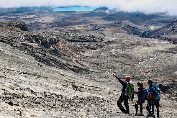 Circuito Caviahue - Copahue: termas, cascadas y trekking al volcán.