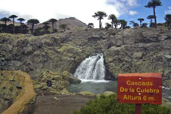 El increíble sendero de las cascadas en Caviahue.