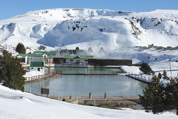 Baños termales rodeado de Nieve, en Termas de Copahue | Neuquén