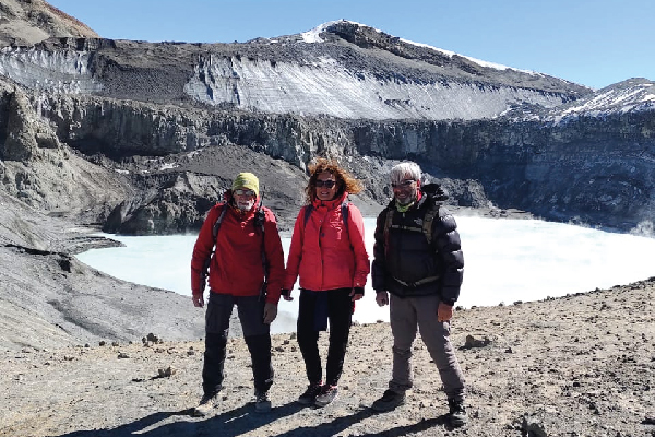 Ascenso al crater del Volcan Copahue